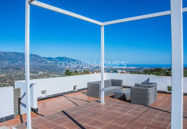 Villa with Picturesque Sea View in Ojen Close to Golf and Beach 4