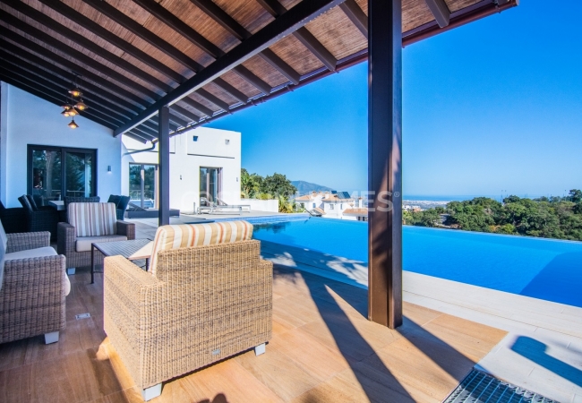 Villa with Picturesque Sea View in Ojen Close to Golf and Beach 9