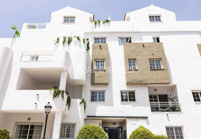 Marbella'da Deniz ve Dağ Manzaralı Yenilenmiş Daireler 5