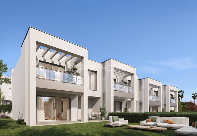 Marbella'da Sahile Yakın Havuzlu Sitede Yarı Müstakil Evler 7