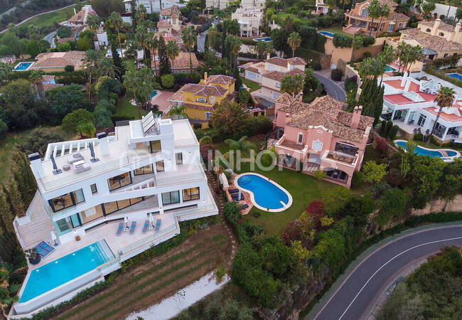 Villa Avec Riches Facilités Près De Puerto Banus À Benahavis 7