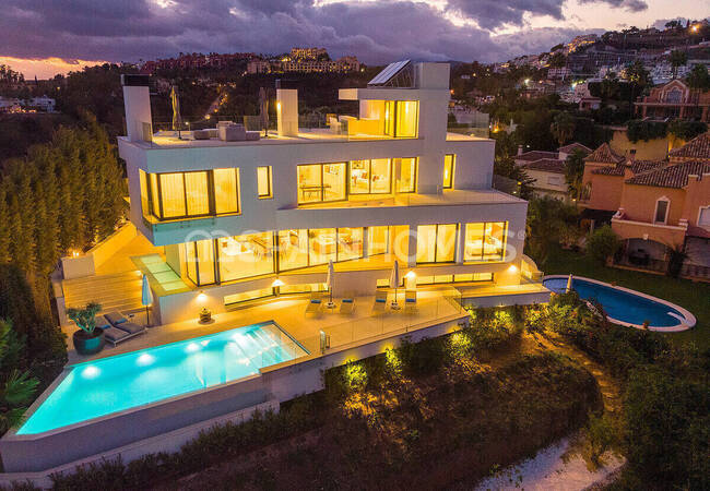 Villa Avec Riches Facilités Près De Puerto Banus À Benahavis 13