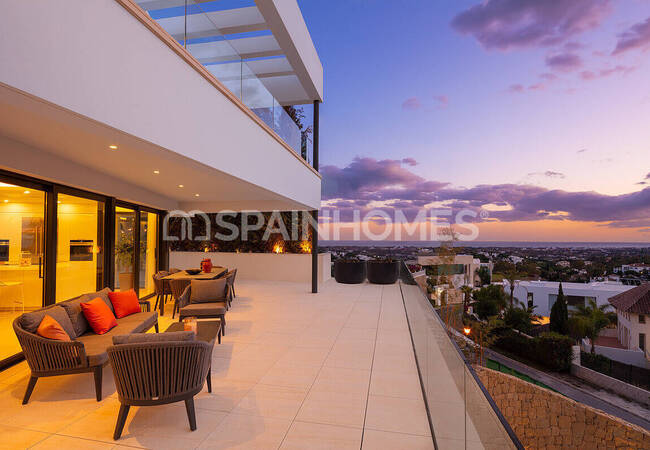 Chic Villa with Rich Features Close to Puerto Banus in Benahavís 1