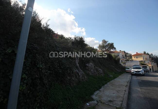 Large Land in a Fantastic Residential and Modern Area in Malaga 9