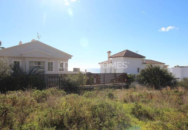 Benalmádena'da Villa İnşasına Uygun Deniz Manzaralı Arsa 2