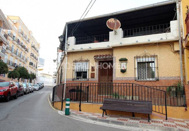 Centrally-located Home with Sea View in Benalmadena 2