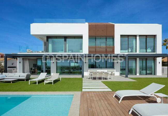 Ready to Move Beachfront Villa on Estepona's New Golden Mile 4