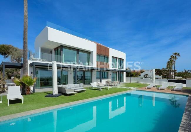 Ready to Move Beachfront Villa on Estepona's New Golden Mile 5
