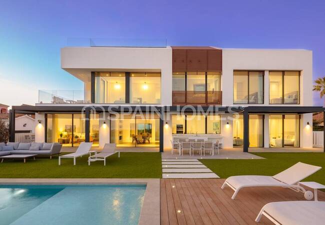 Ready to Move Beachfront Villa on Estepona's New Golden Mile 6