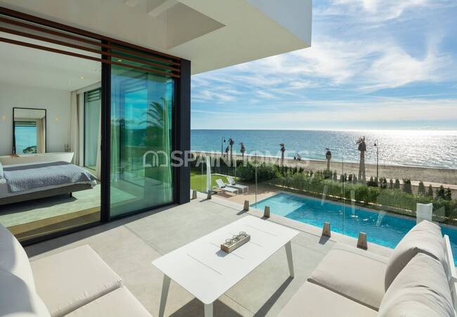 Ready to Move Beachfront Villa on Estepona's New Golden Mile 11