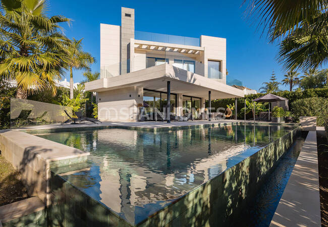 Angenehme Aussichts Luxus-villa Mit Privatem Aufzug In Marbella 1