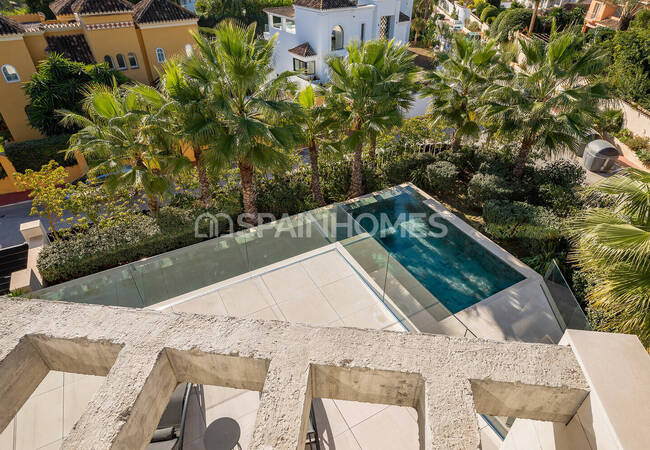 Marbella'da Golf Sahalarına Yakın Özel Asansörlü Lüks Villa 13