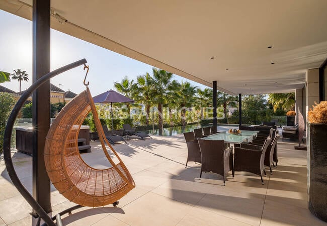 Marbella'da Golf Sahalarına Yakın Özel Asansörlü Lüks Villa 15