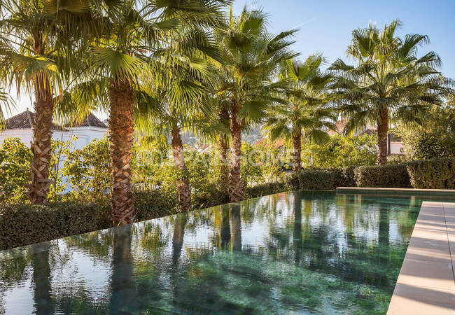 Marbella'da Golf Sahalarına Yakın Özel Asansörlü Lüks Villa 4