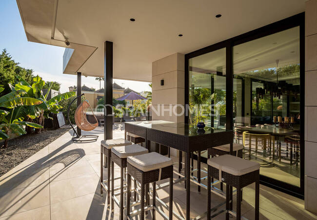 Marbella'da Golf Sahalarına Yakın Özel Asansörlü Lüks Villa 19