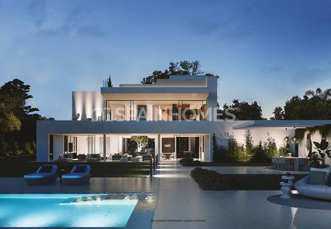 Estepona'da Denize Sıfır Konumda Asansörlü Satılık Villa 3