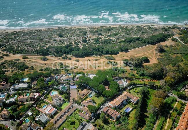 Spacious Classic Villa with a Large Garden in Marbella Spain 6