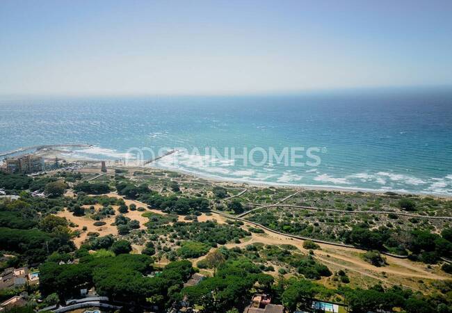 Spacious Classic Villa with a Large Garden in Marbella Spain 5