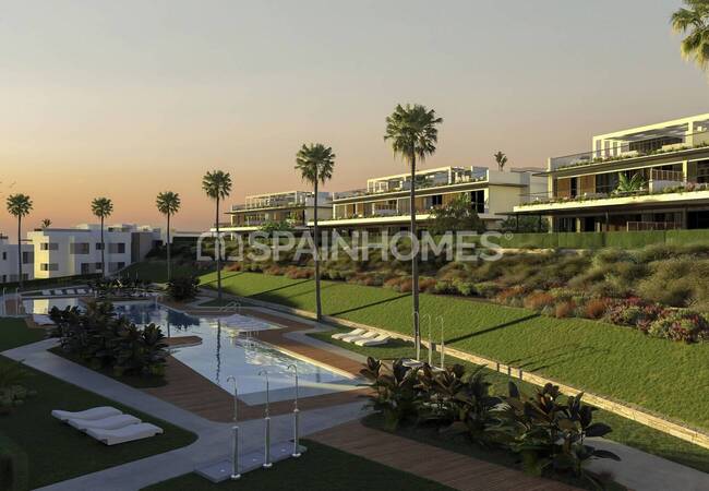 Marbella’da Golf Sahasına Yakın Sıfır Lüks Daireler 8