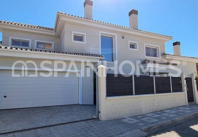 Вилла с Видом на Море и Гостевой Квартирой в Малаге 1