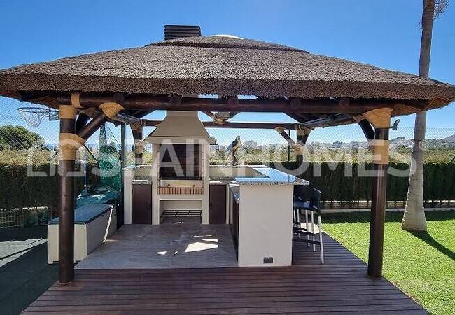 Вилла с Видом на Море и Гостевой Квартирой в Малаге 4