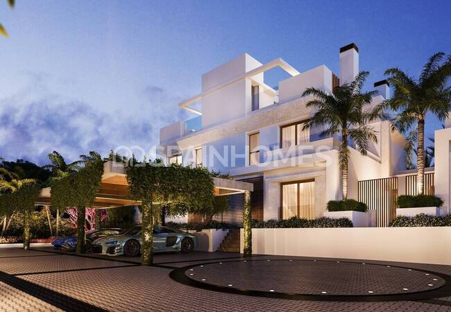 Marbella'da Yüzme Havuzlu ve Özel Asansörlü Şık Villalar 3
