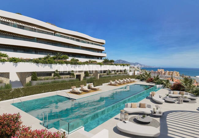 Mijas Costa'da Eşsiz Deniz Manzaralı Geniş Daireler 1