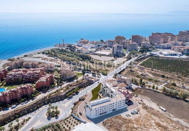 Новостройка недвижимости рядом с пляжем в Торрокс Коста 1