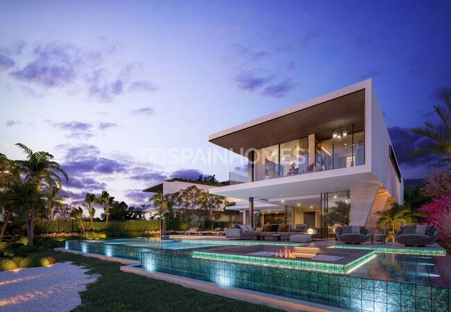 Marbella'da Deniz Manzaralı ve Lüks Olanaklı Villalar 2