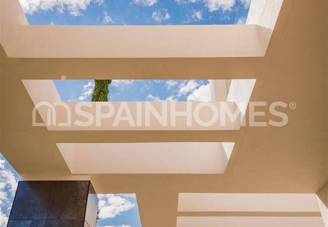 Дизайнерская недвижимость с потрясающими видами в Бенаависе 18