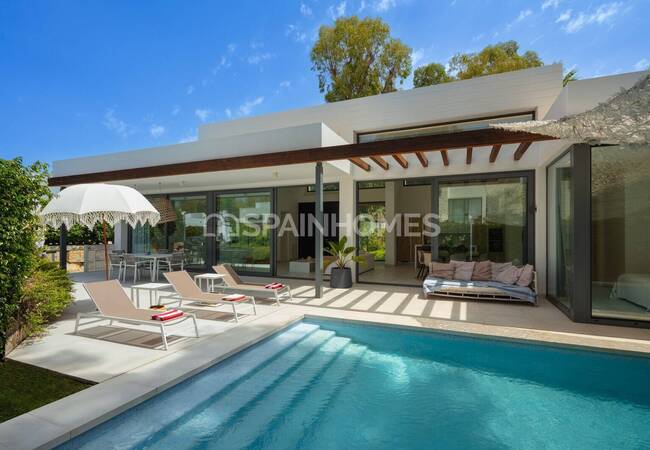 Serenely Beautiful Villa with Nature Views in Estepona 1