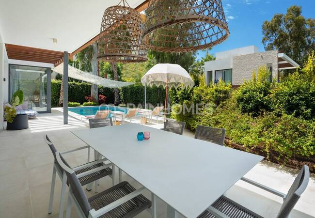 Serenely Beautiful Villa with Nature Views in Estepona 2