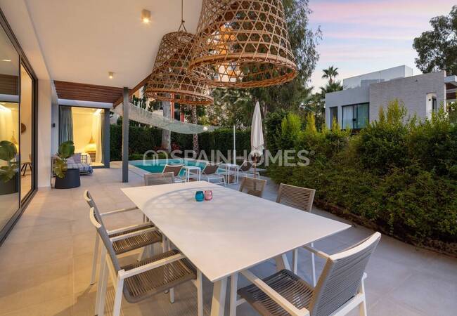 Serenely Beautiful Villa with Nature Views in Estepona 4
