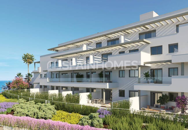 Mijas Costa'da Plaja Yakın Deniz Manzaralı Daireler