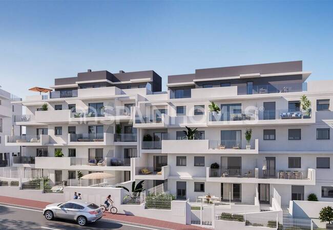 Manilva's Panoramic Golf-view Real Estate Near the Beach 1