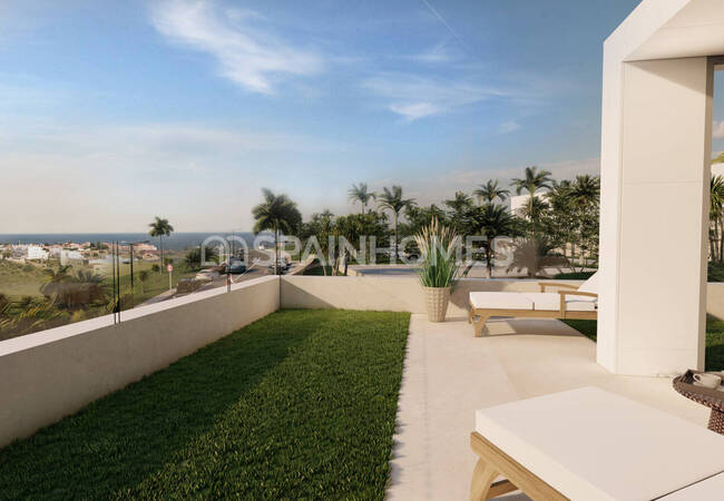 Estepona'da Kullanışlı İç Tasarımlı Yarı Müstakil Villalar 2