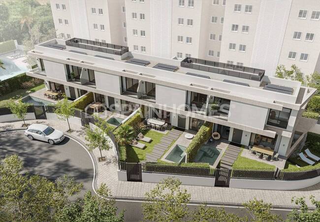 Malaga'da Özel Havuzlu Yarı Müstakil Villalar 1