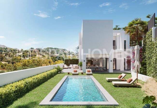 Doppelhaushälfte-villa Mit Pools Und Gärten In El Limonar Málaga