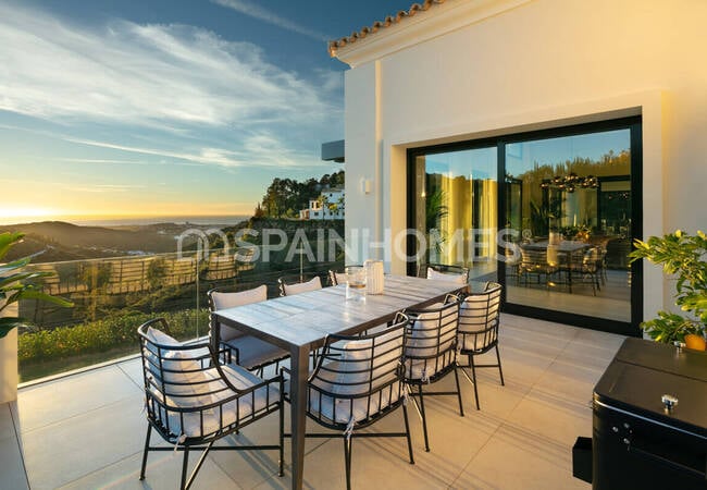 Malaga Benahavis'te Özel Havuzlu Geniş Villa 3