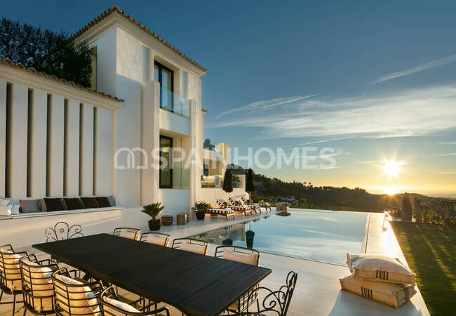 Spacious Nature-view Villa with Private Pool in Benahavis Málaga 1