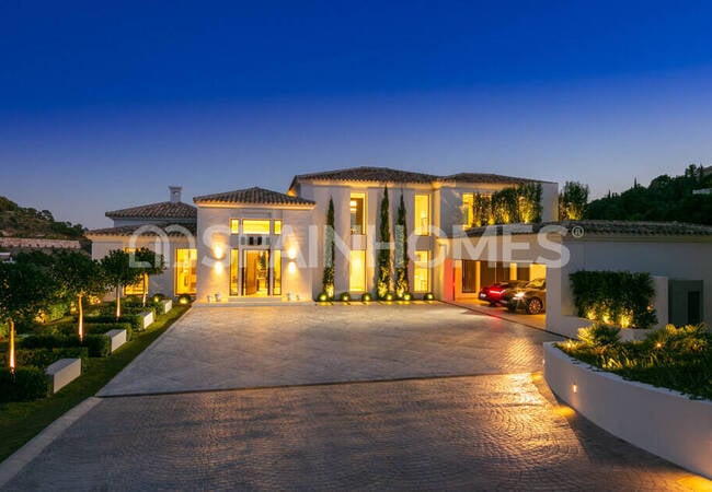 Malaga Benahavis'te Özel Havuzlu Geniş Villa 8