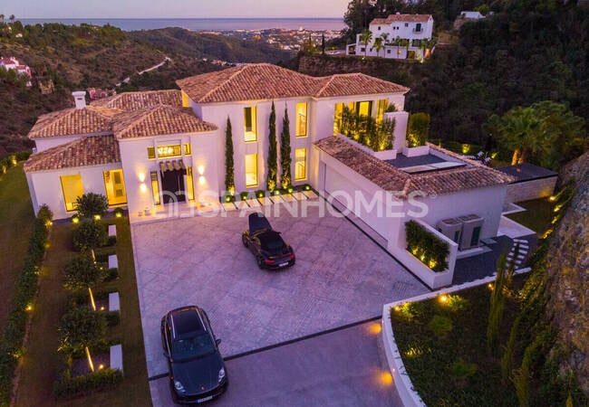 Malaga Benahavis'te Özel Havuzlu Geniş Villa 9