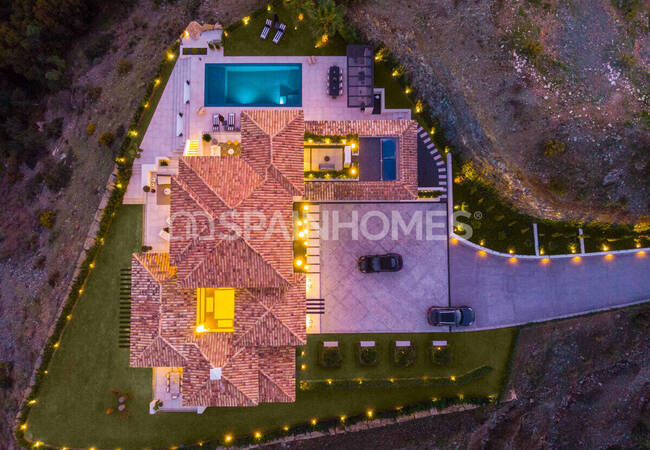 Malaga Benahavis'te Özel Havuzlu Geniş Villa 10