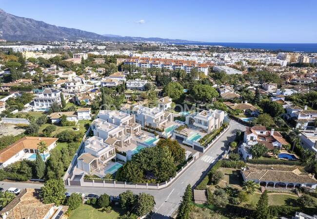 Marbella'da Deniz ve Şehir Manzaralı 5 Odalı Villalar 3