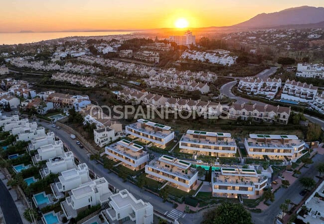 Sea-view Houses in a Boutique Complex in Estepona 7