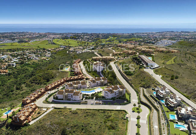 Sea-view Properties in a Complex with Pool in Benahavis 6