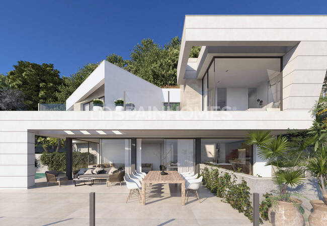 Detaches Sea-view Houses with Pools and Gardens in Málaga 4
