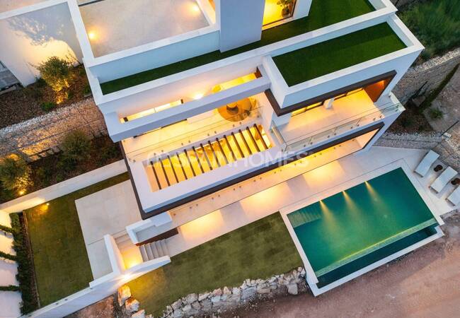 Detaches Sea-view Houses with Pools and Gardens in Málaga 4