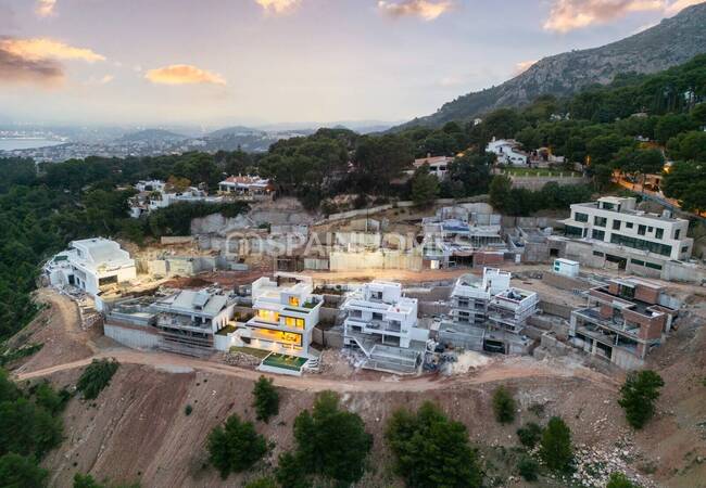 Detaches Sea-view Houses with Pools and Gardens in Málaga 2