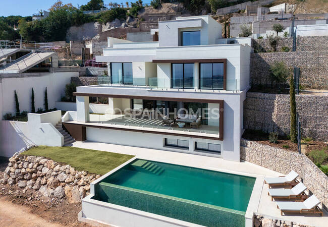 Detaches Sea-view Houses with Pools and Gardens in Málaga